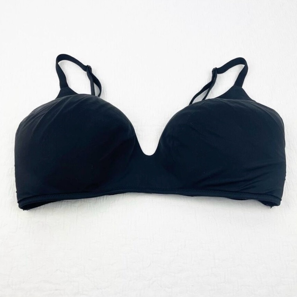 Victoria’s Secret Tshirt Lightly Lined WIRELESS black bra 36D